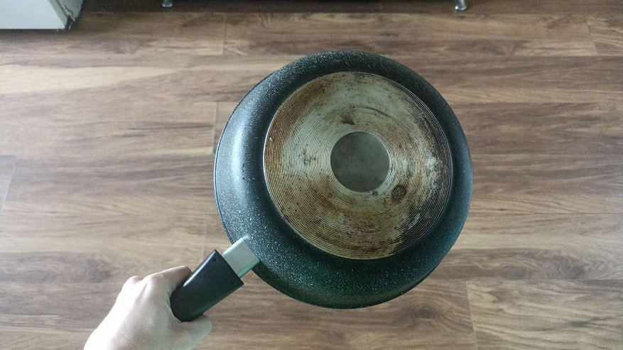 Главная картинка новости: Сковорода снова будет как новая: очищаем ее от старого нагара всего за 1 час - лайфхак на миллион