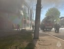 Крупный пожар уничтожил строительный магазин в Калуге