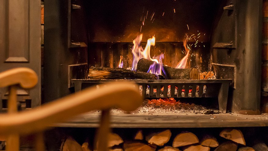 Главная картинка новости: Пару банок в топку — и даже вековая сажа вылетит со свистом: экспресс-чистка дымохода за пару минут