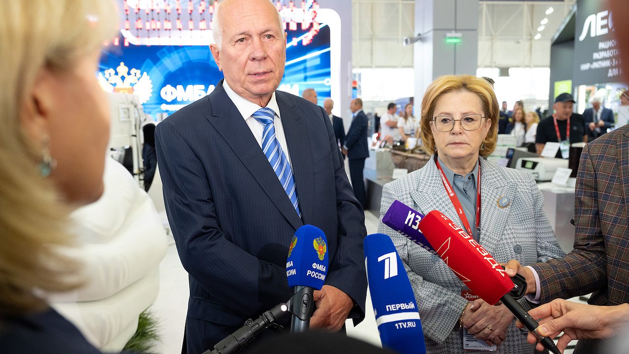 Главная картинка новости: "Западная бронетехника не впечатлила": глава "Ростеха" раскритиковал трофейные танки и БМП