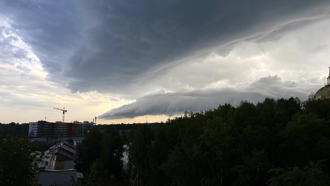 Главная картинка новости: Калужскую область накроют грозы и ливни: объявлено штормовое предупреждение