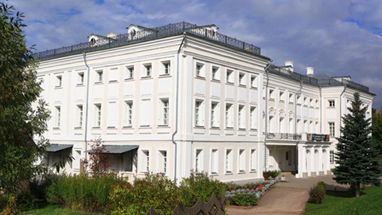 Главная картинка новости: 34 миллиона на возрождение истории: в Калужской области началась масштабная реставрация конного двора XVIII века