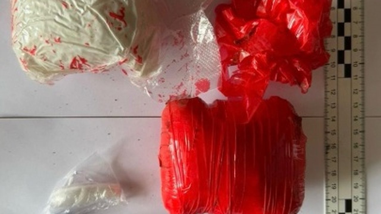 Главная картинка новости: В Калуге задержана пара с более 400 граммами синтетических наркотиков