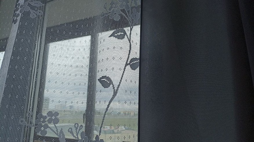 Главная картинка новости: На окна ничего не клею и кондиционер не включаю: стащила идею у южан - дома свежо даже в самую дьявольскую жару