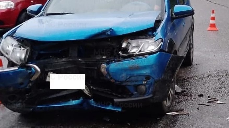 Главная картинка новости: В Калужской области две легковушки разбились в ДТП
