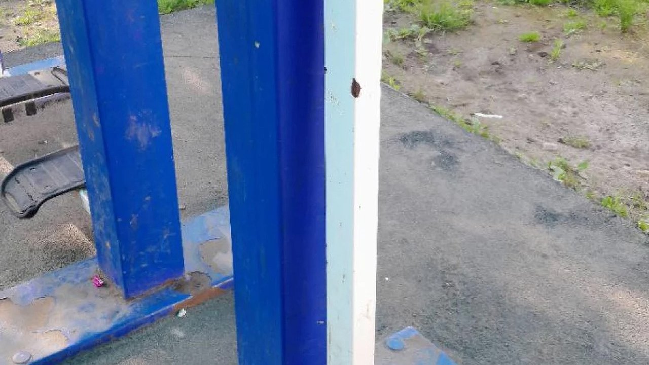 Главная картинка новости: Калужанка обратилась к губернатору из-за плачевного состояния спортплощадки