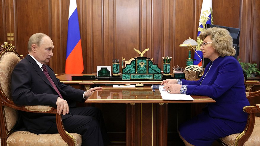 Главная картинка новости: Путин поручил срочно решить проблемы семей участников СВО