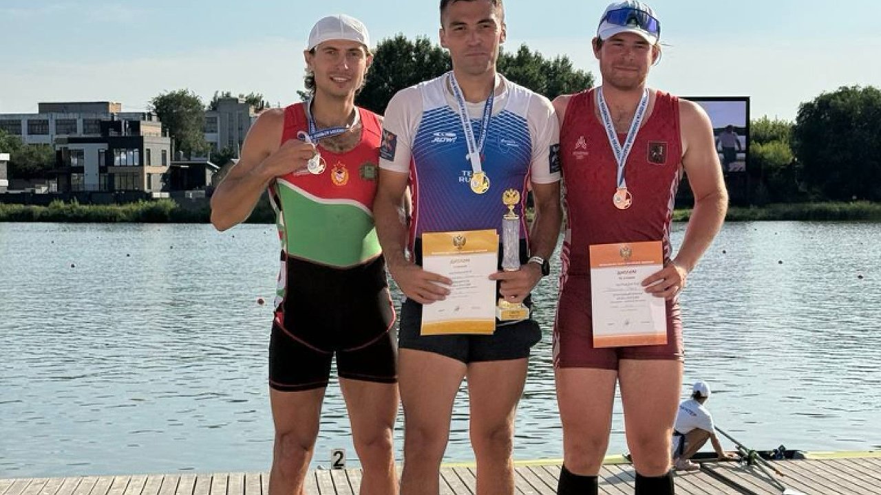 Главная картинка новости: Калужские гребцы завоевали четыре медали на Кубке России в Казани