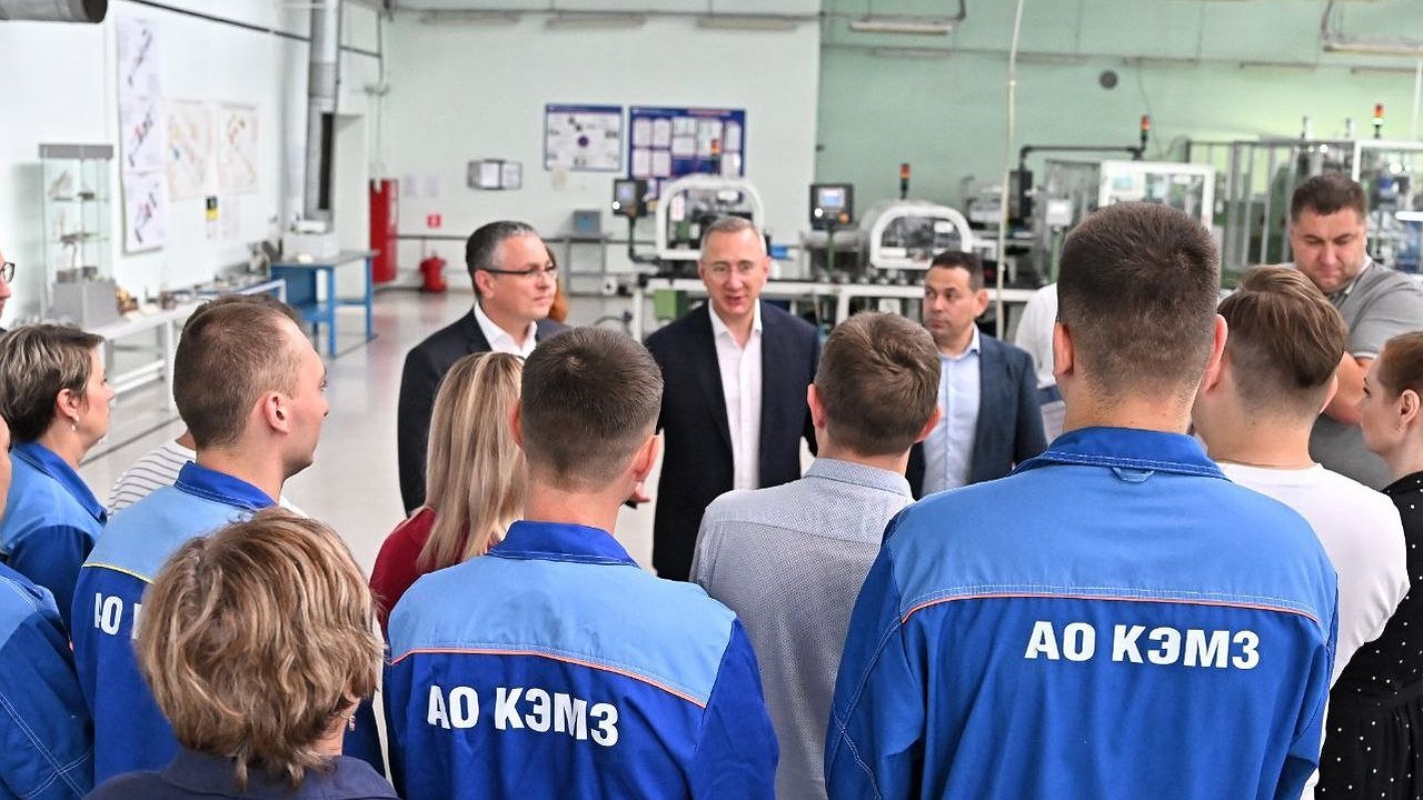 Главная картинка новости: Губернатор Шапша посетил Калужский электромеханический завод: новые разработки и кадровые решения