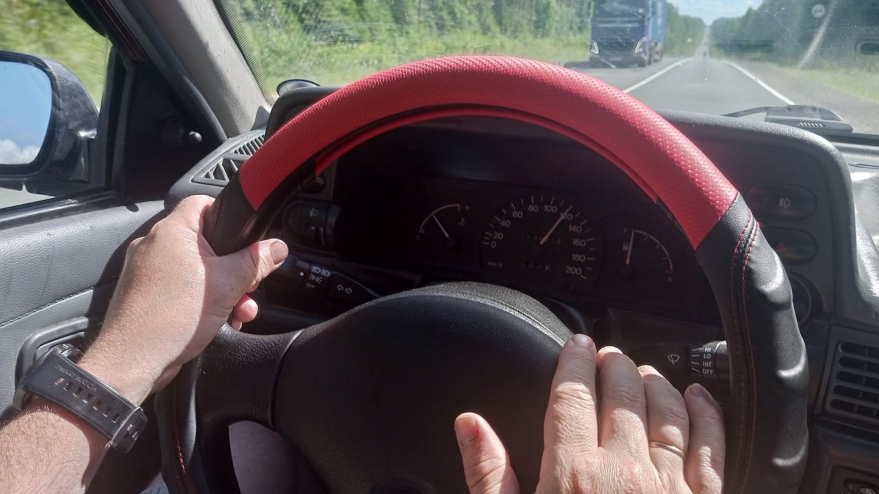 Главная картинка новости: С 29 июля за эти предметы в бардачке начнут лишать прав: водителям приготовиться