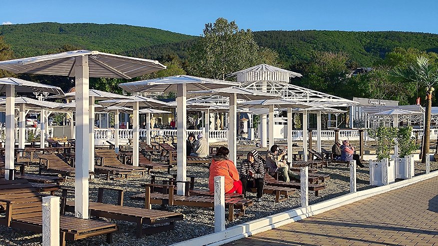 Главная картинка новости: Популярный курорт оказался помойкой: безвкусная еда, хамоватый персонал и бешенные цены