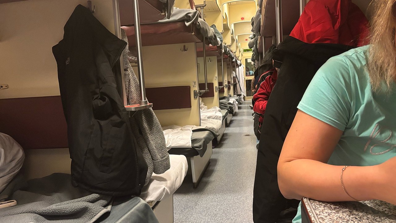 Главная картинка новости: «Купил билет в СВ, вдруг заходит пара из плацкартного вагона с просьбой обменяться»: как правильно поступить - отзыв путешественника