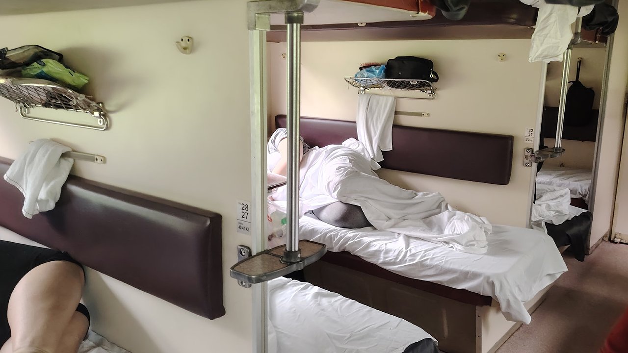 Главная картинка новости: Забудьте о борьбе за полки: в РЖД разрабатывают и готовят к запуску совершенно новые вагоны — но россияне уже недовольны