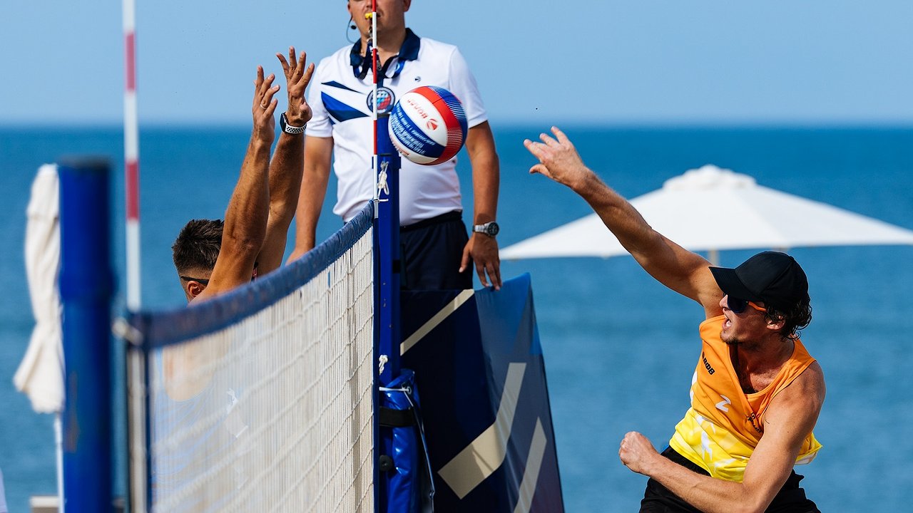 Главная картинка новости: Обнинские волейболисты взяли серебро на этапе Чемпионата России