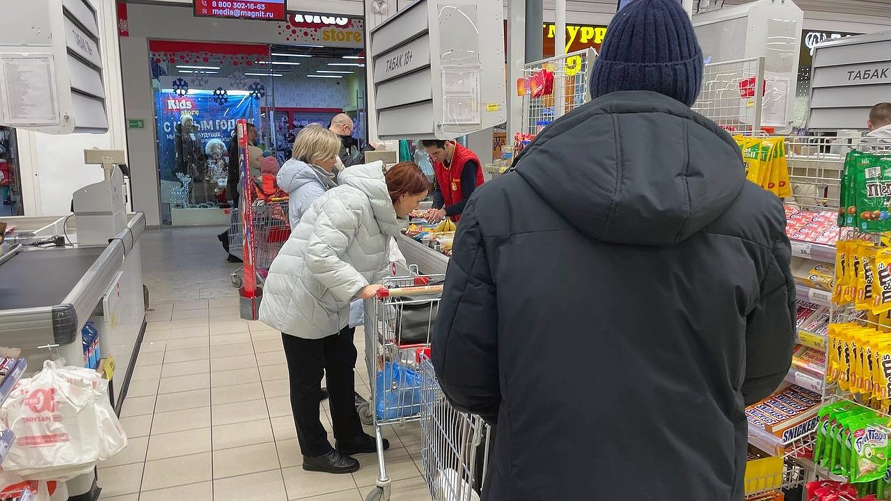 Главная картинка новости: "Принесите лично мне фото ценника!" — случай в Пятерочке, где за печенье кассир устроила допрос