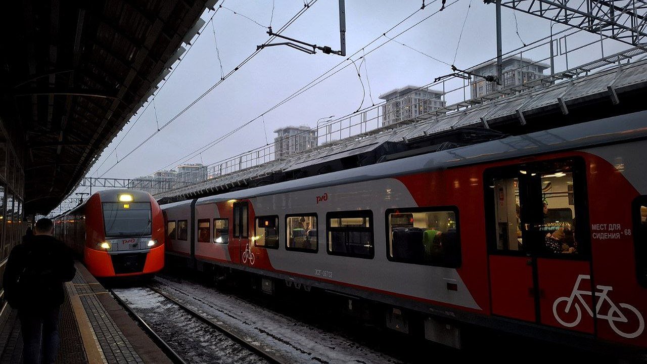 Главная картинка новости: «Дочка хочет спать на вашей полке, давайте поменяемся?». Неожиданный случай в поезде