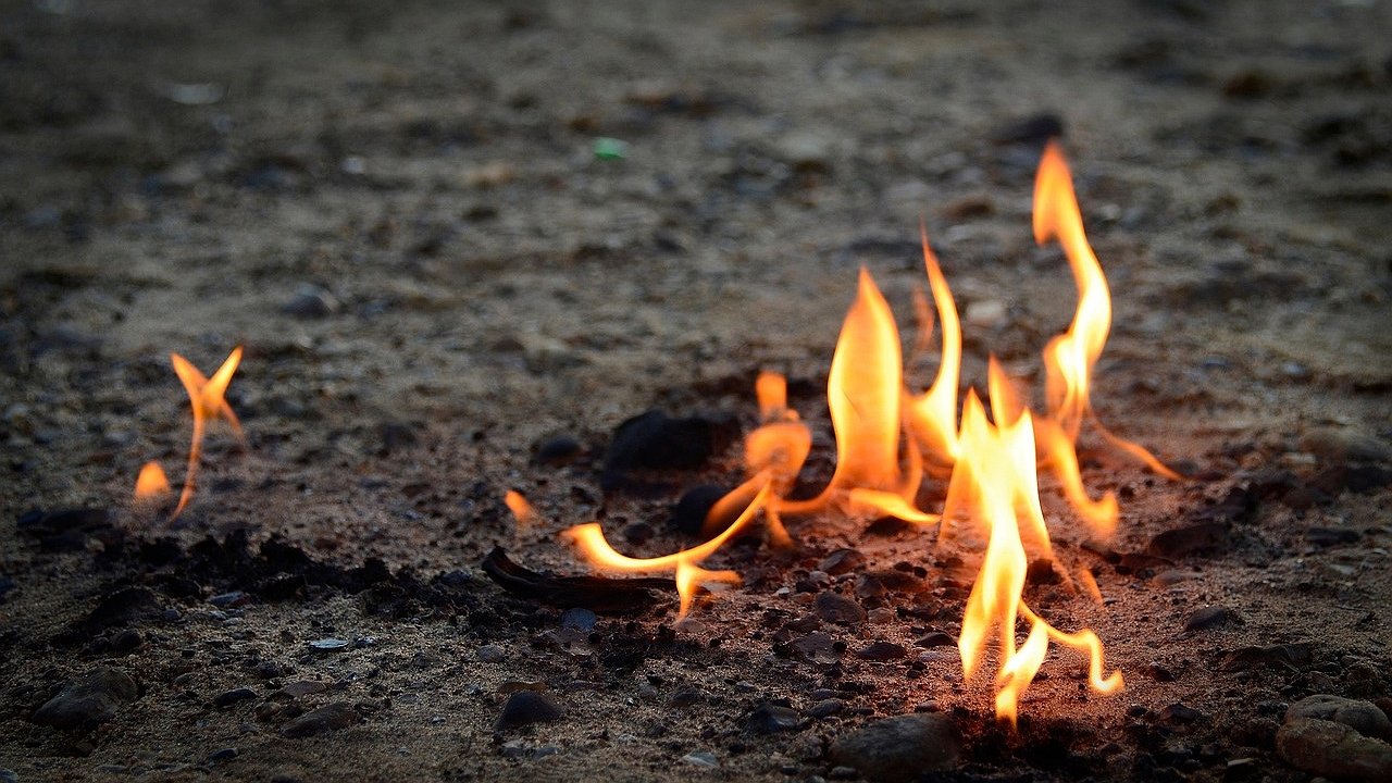 Главная картинка новости: В Калужской области пьяная ссора закончилась поджогом автомобиля