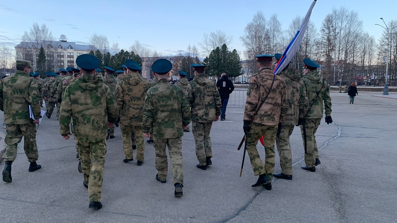 Главная картинка новости: Российские войска продвигаются в Донбассе, стремясь окружить ключевые города