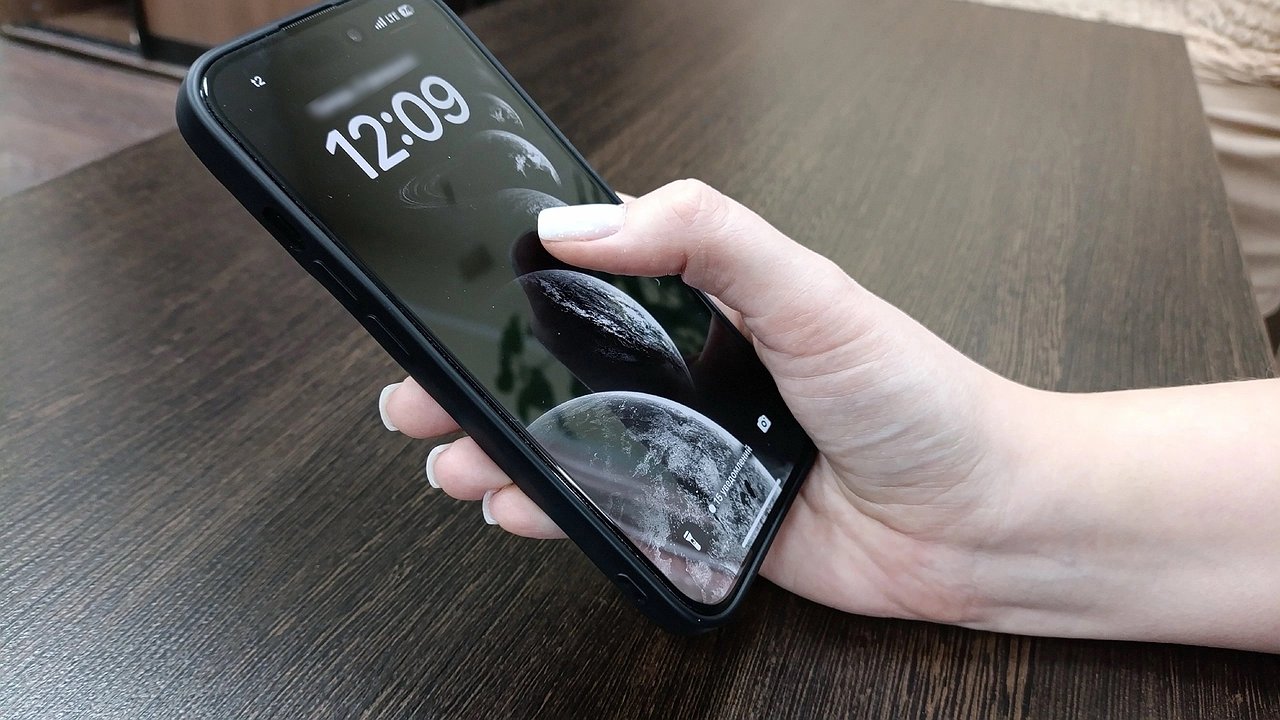 Главная картинка новости: Как правильно заряжать смартфон: 7 правил, которые продлят жизнь аккумулятора и помогут вам избежать замены батареи через год