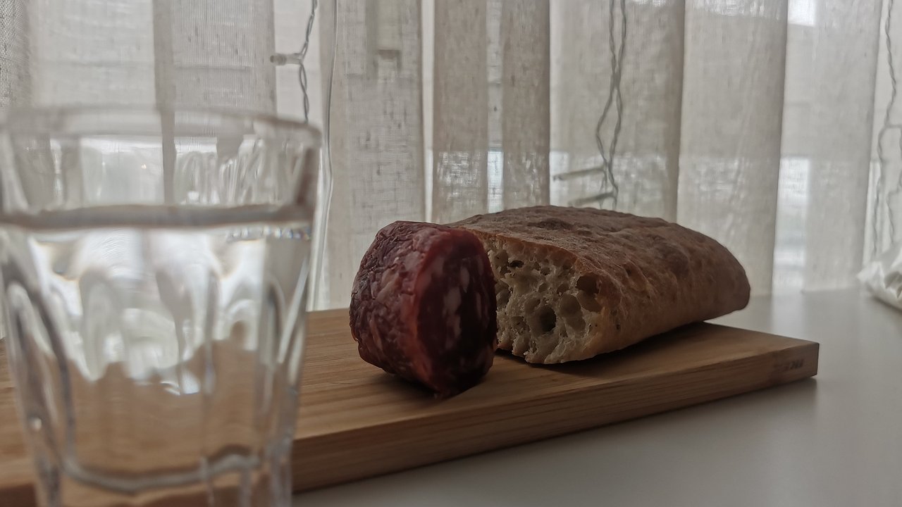 Главная картинка новости: Откажитесь от плохой колбасы прямо сейчас: эксперты назвали 3 главных признака идеального продукта, о которых молчат производители