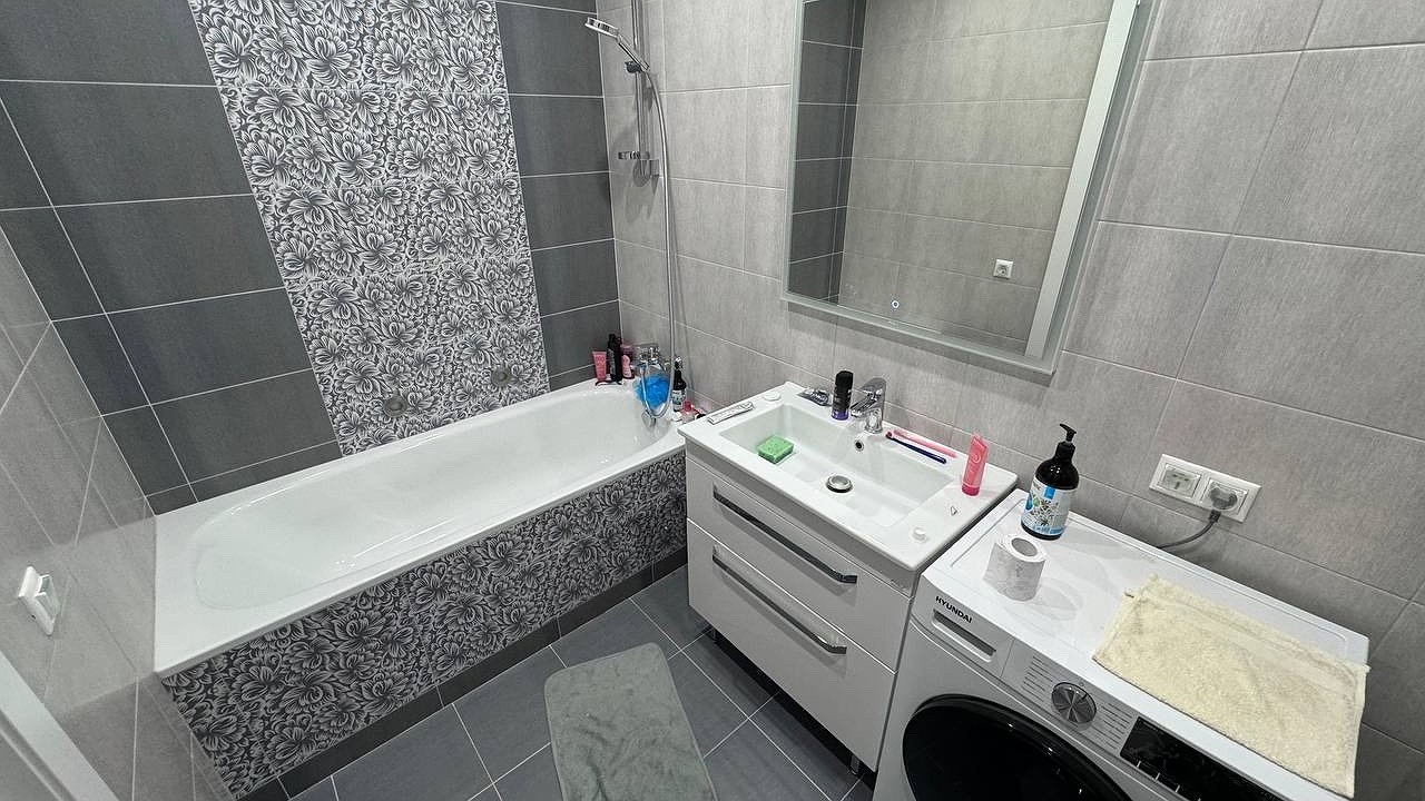 Главная картинка новости: Металлическая ложка творит чудеса в стиральной машине: этот трюк сэкономит ваши деньги на бытовой химии