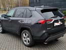 Дилер доставит в РФ новую партию Toyota RAV4. Узнал подробности о модели и её привлекательности.