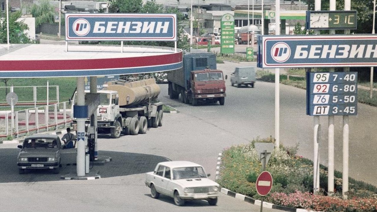 Главная картинка новости: Цена бензина в СССР и сравнение затрат на содержание автомобиля тогда и сейчас