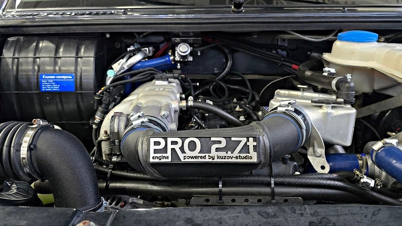 Главная картинка новости: В Москве презентовали УАЗ Патриот с турбированным двигателем мощностью 210 л.с. и крутящим моментом 350 Н·м.