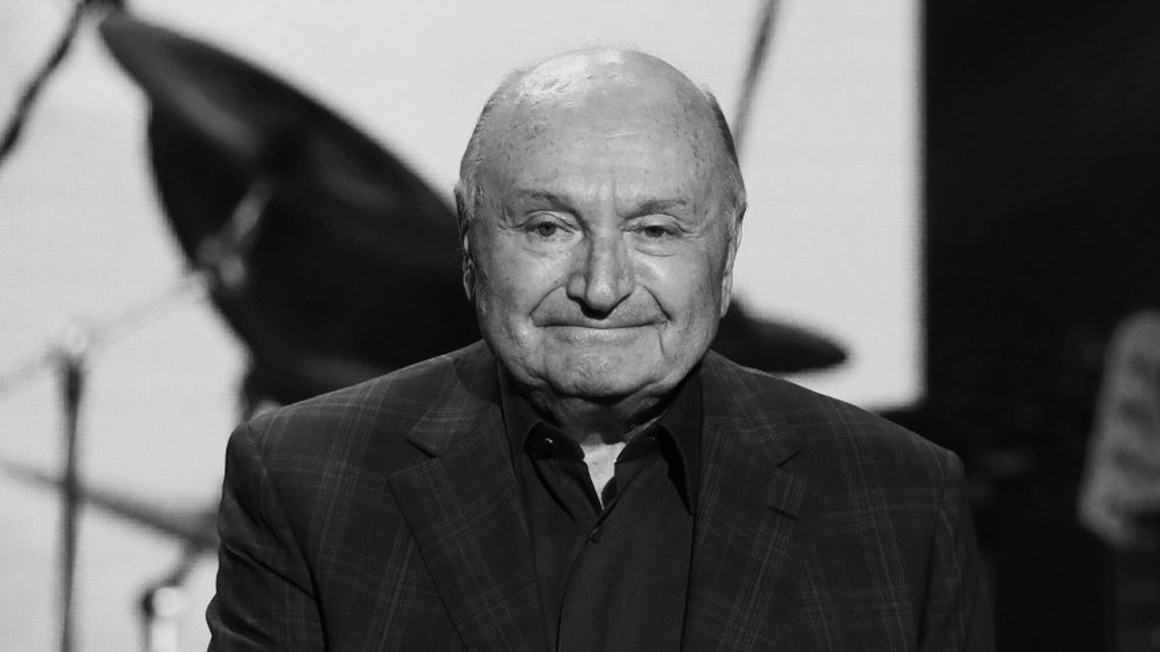 Главная картинка новости: Почему человек избегает общения: один незаметный сигнал