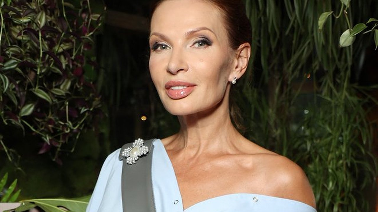 Главная картинка новости: Эвелина Бледанс делится секретами своего дома-шкатулки и яркой кухни