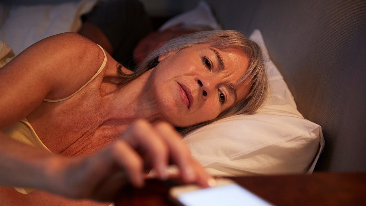 Главная картинка новости: Пожилые люди просыпаются в 3 часа ночи: причины и объяснения