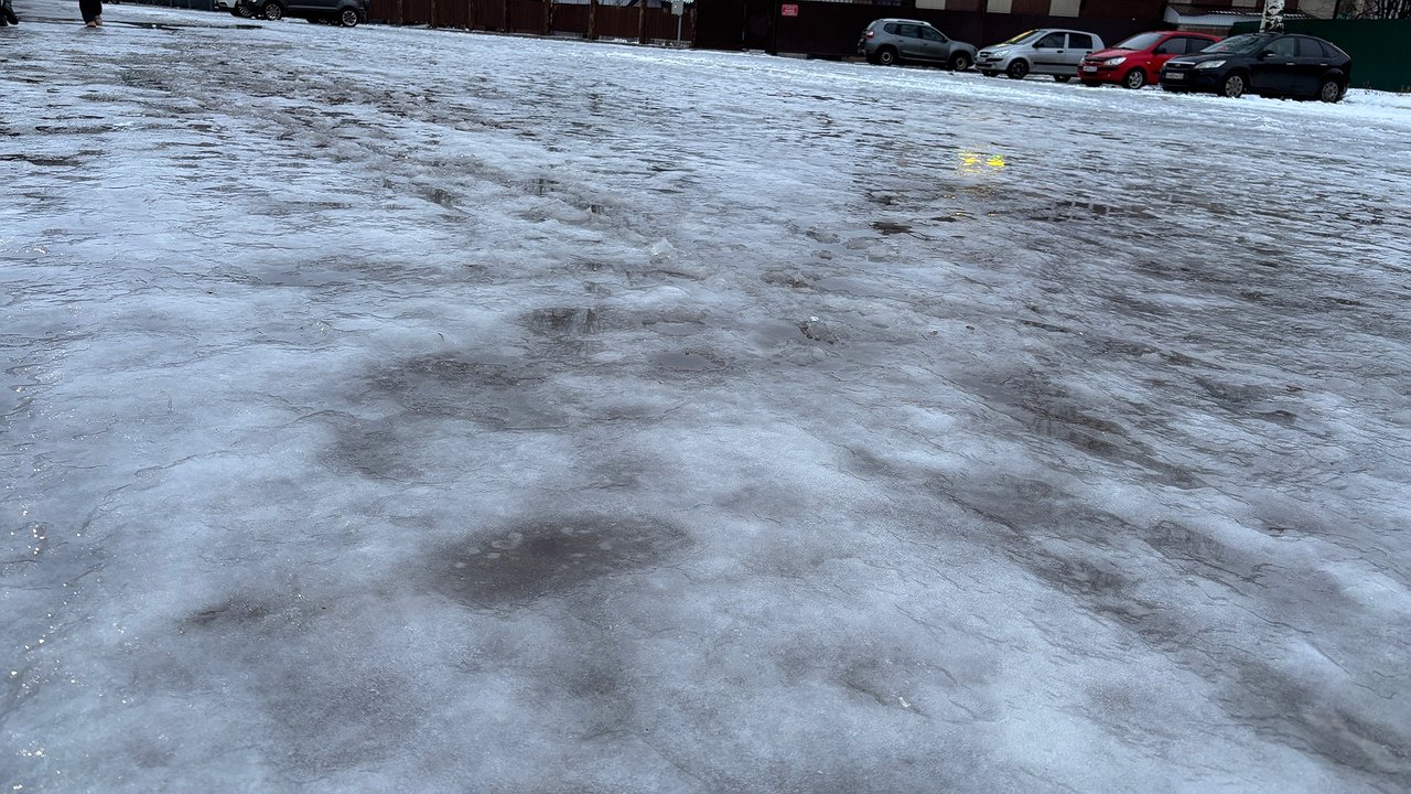 Главная картинка новости: В Калужской области похолодает до -3 градусов: на дорогах ожидается гололедица 