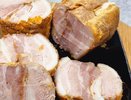 Приготовим быструю домашнюю грудинку для горячего и нарезки