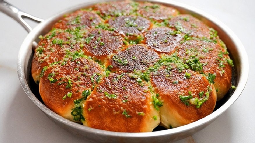 Главная картинка новости: Пышные чесночные пампушки жарим на сковороде вкуснее хлеба