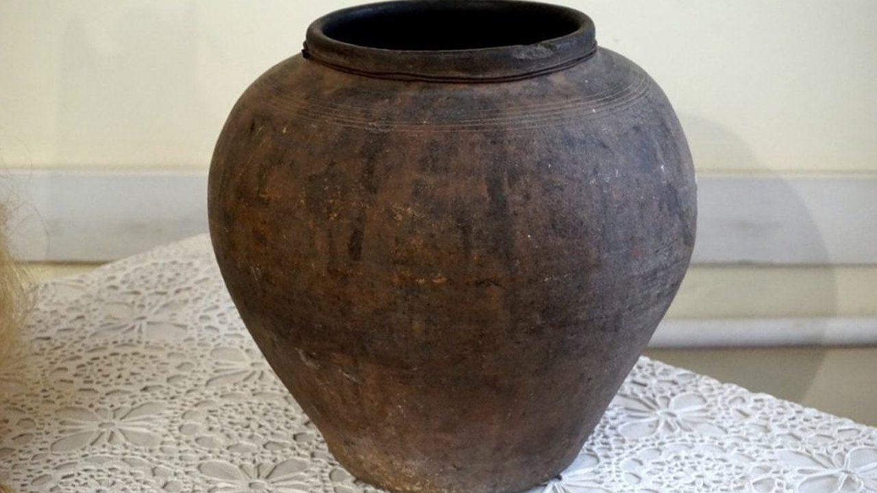 Главная картинка новости: Европейцы платят тысячи: храним картошку в русских корчагах до мая без холодильника