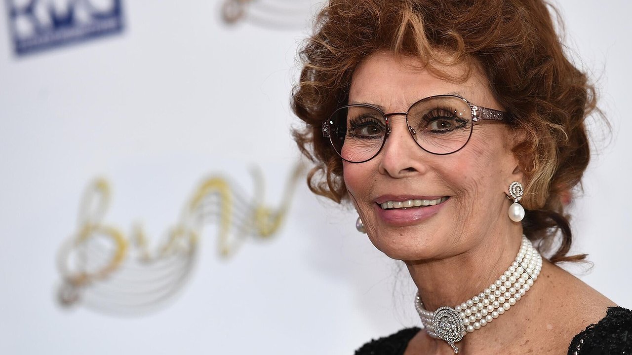 Главная картинка новости: Оставайтесь красивой после 50: правила Софи Лорен