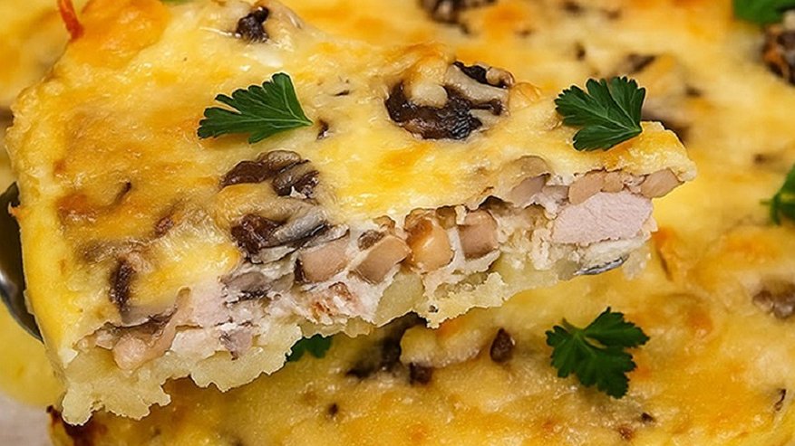 Главная картинка новости: Готовим пирог-жульен на картошке: быстрее пиццы, сытнее омлета
