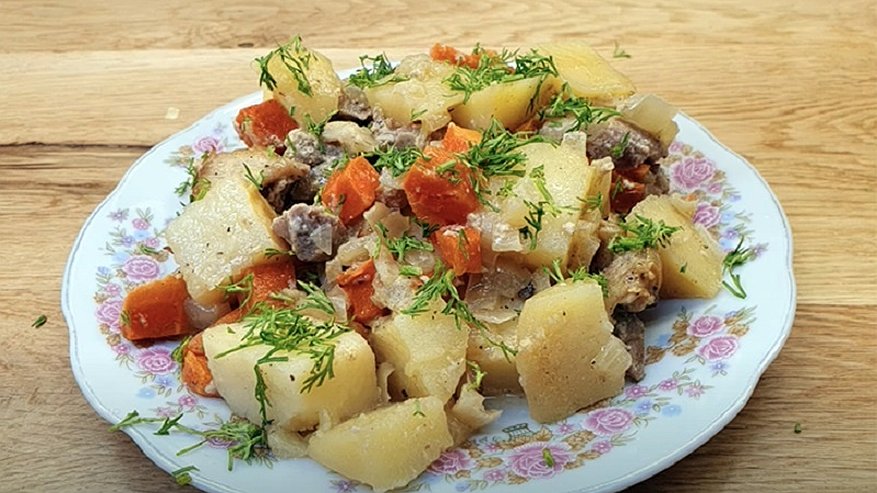 Главная картинка новости: Курица с картошкой в банке: готовим ужин, который удивит простотой