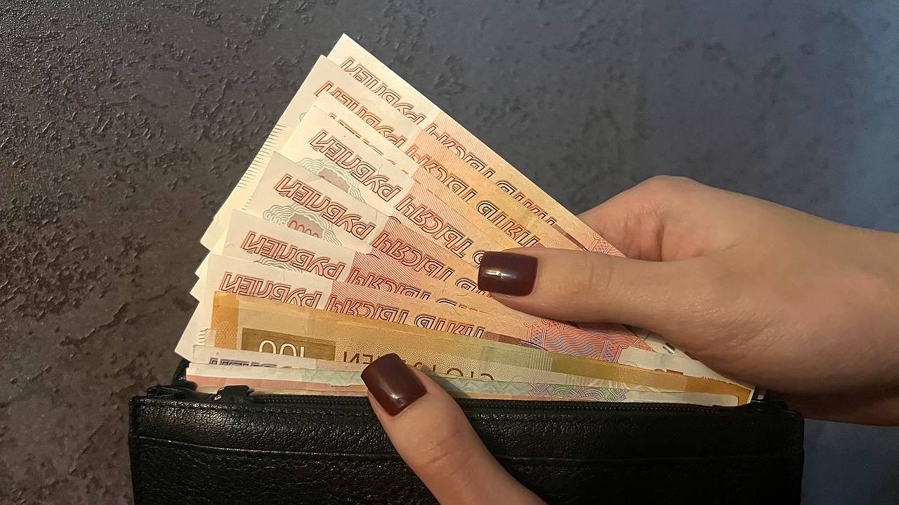 Главная картинка новости: Жительница Калужской области 10 лет незаконно получала выплаты на детей-призраков