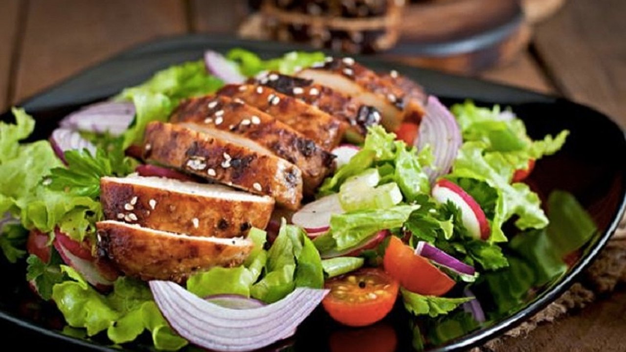 Главная картинка новости: Готовим сочную куриную грудку: секреты особого рецепта