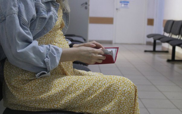 37 калужских студенток получили пособие по беременности и родам