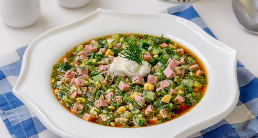 Не квас, и не кефир: в деревнях окрошку заливают только этим — вкус нежный, освежает в сильную жару