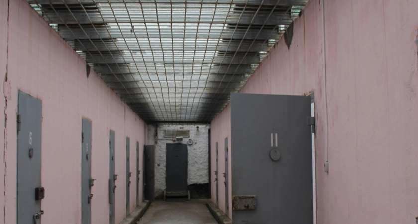 Сообщавшая об умерших ритуальной фирме сотрудница полиции получила 2 года в Калужской области