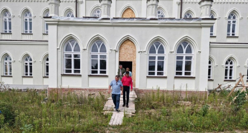В Ферзиковском районе продолжаются восстановительные работы Готического дома