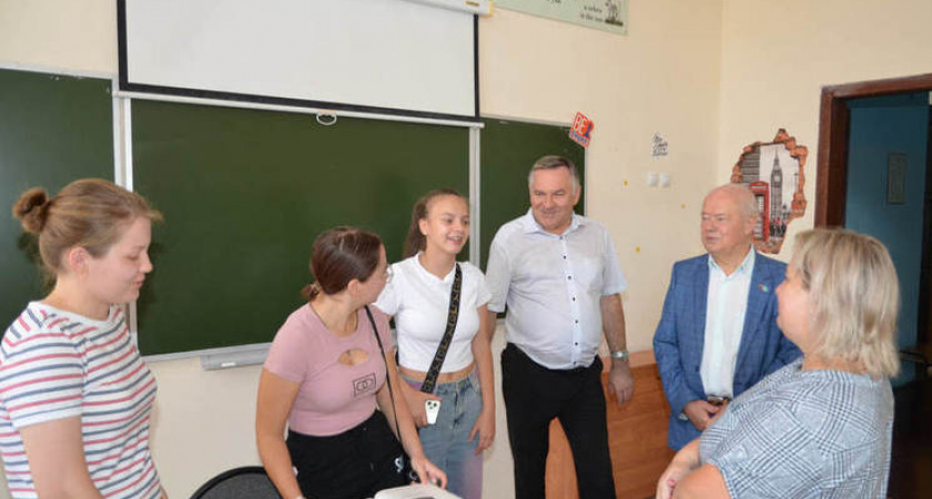 Депутат гордумы Александр Иванов помог отремонтировать калужскую школу №3
