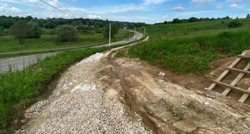 В Калужской области в Ульяново не смогли вовремя закончить обустройство тротуара