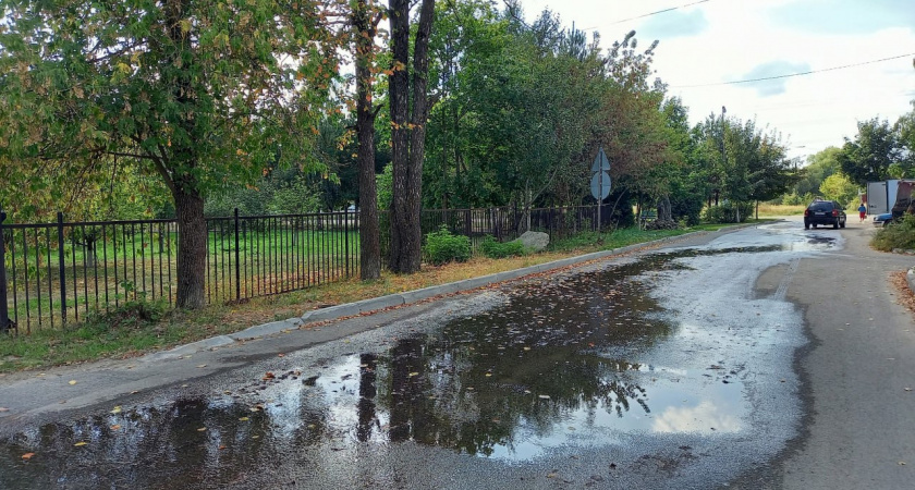 Зловонный ручей в Балабаново вызывает негодование местных жителей