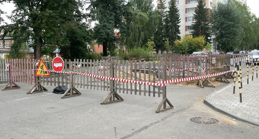 В Калуге на одной из улиц собираются за месяц завершить замену коммуникаций