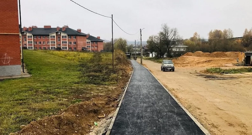 В Калуге на улице Изумрудной появился новый тротуар 