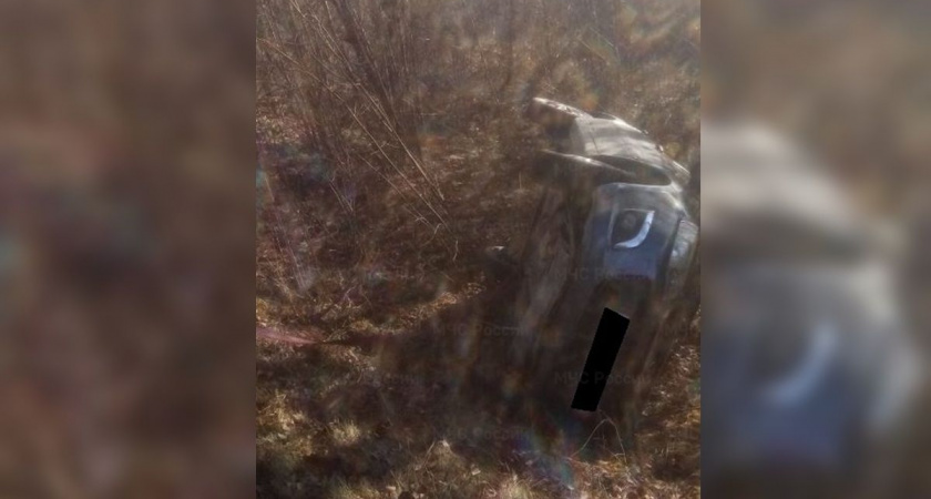 На калужской трассе произошла авария с отечественным авто: двое мужчин попали в больницу